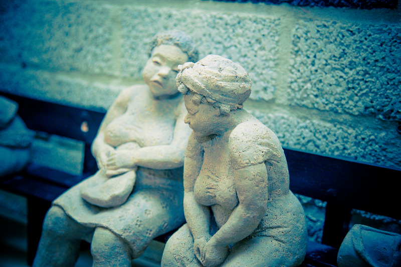 Twee dames op bankje